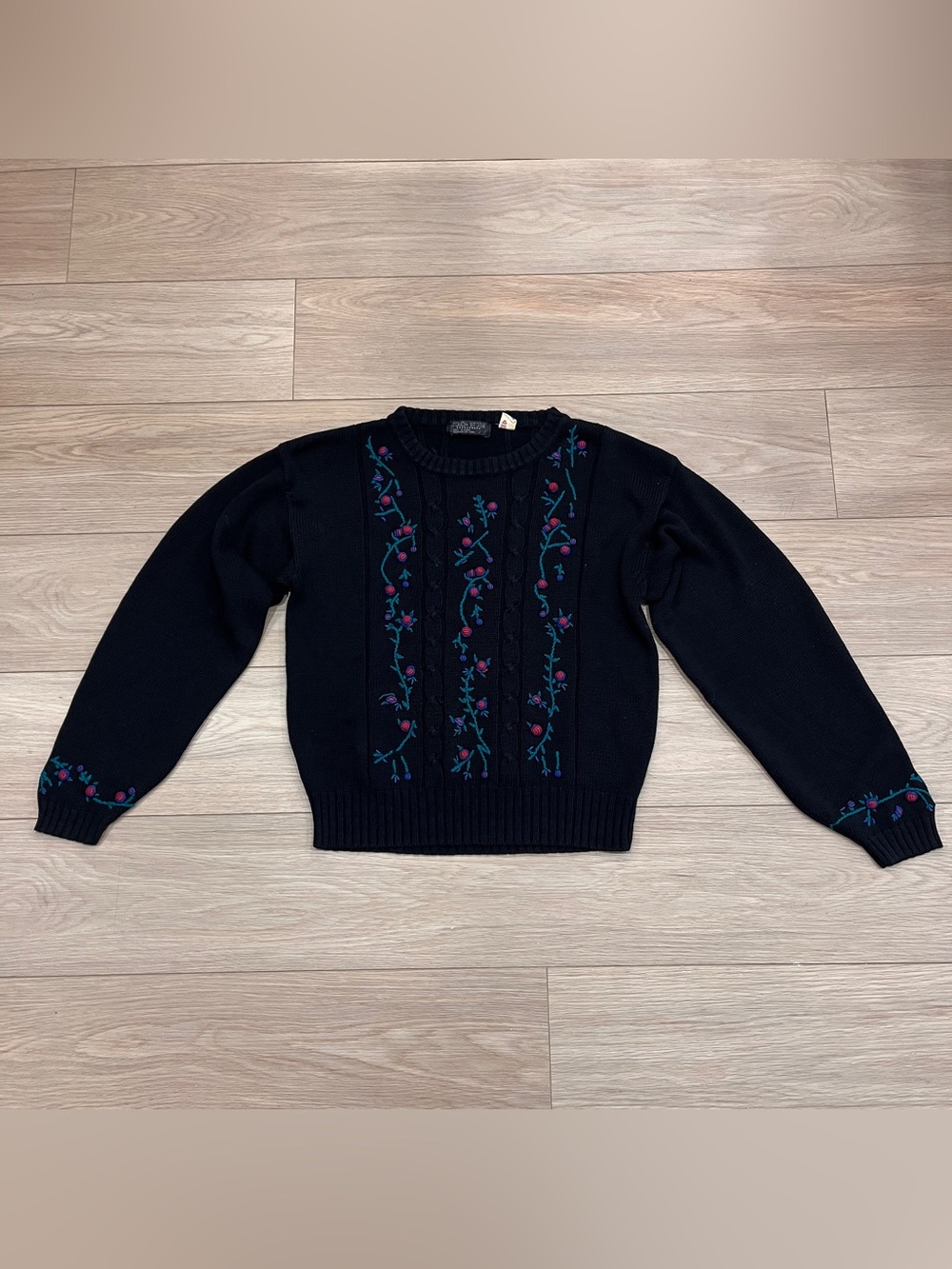 Vintage 90s Black Floral Embroidered Cable Knit Sweater Size L Cottagecore